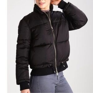 Women’s Black and Gold Topshop Bomber Puffer Jacket Size 6 / M
